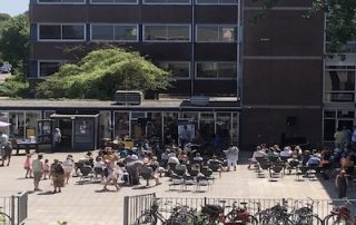 Plein leerlingen middag afstand