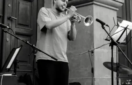 Jakub Gatek zwart wit optreden 500x816