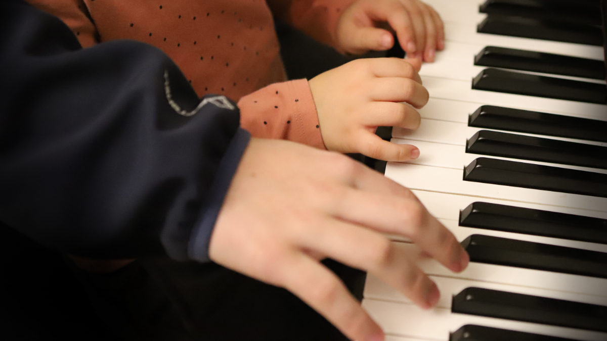 Waarom live muzieklessen beter zijn dan online