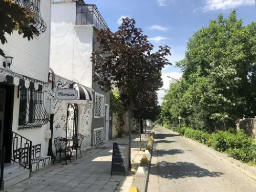 Vioolles - Istanbul - Selvili Sokak 7-straat
